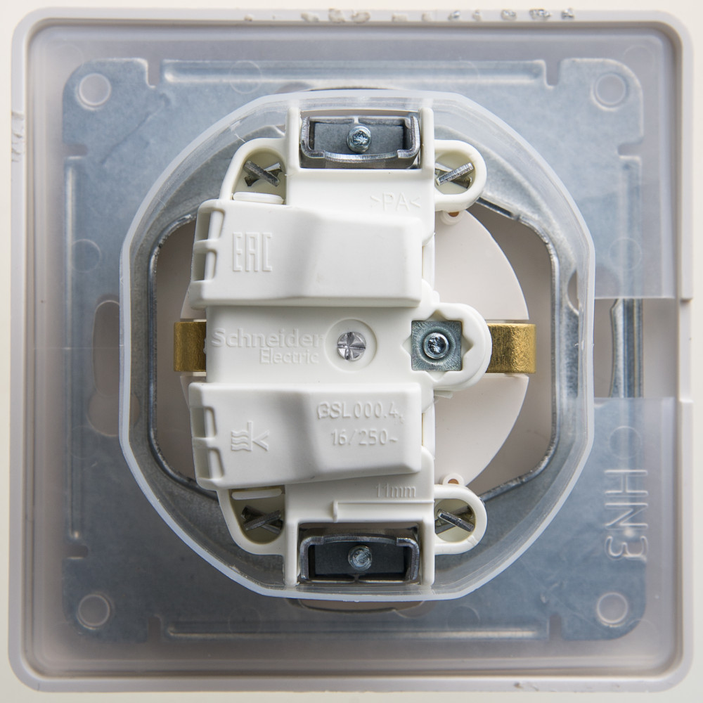 system electric glossa розетка 1-я с заземлением со шторками с дымчатой крышкой ip44 перламутр