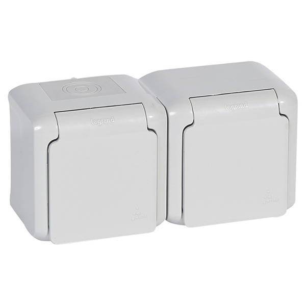 Legrand Quteo IP-44 розетка 2-я с заземлением с крышкой (со шторками) серая
