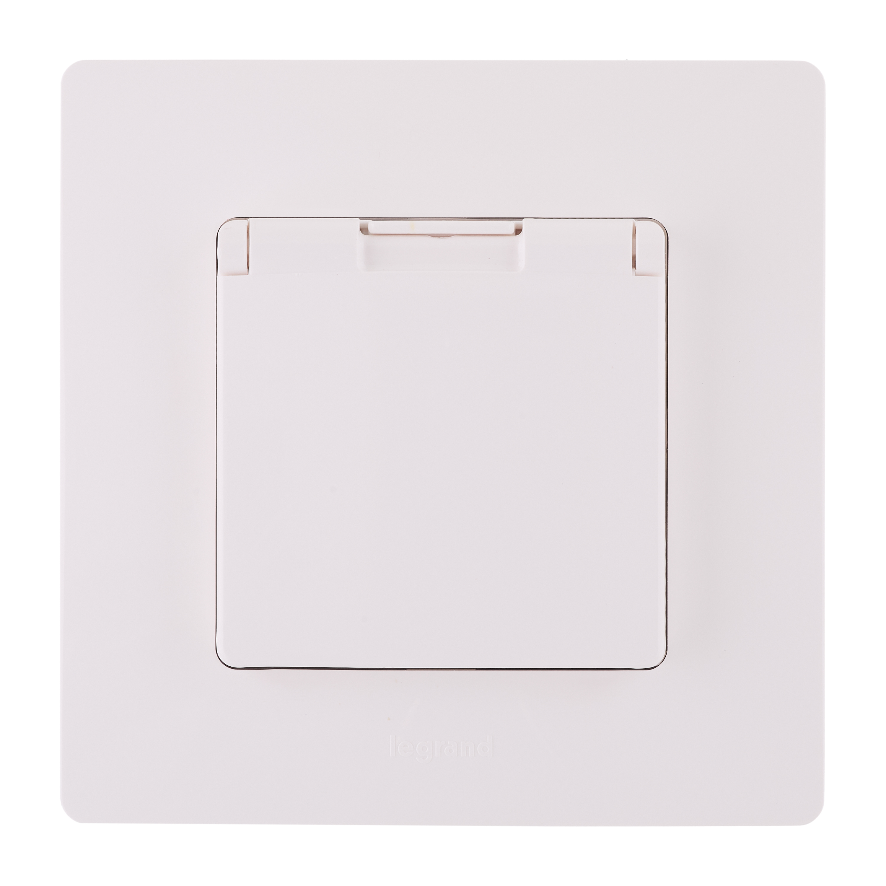 legrand etika розетка 1-я с заземлением с крышкой со шторками ip44 белая