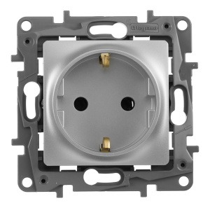 legrand etika розетка 1-я с заземлением алюминий
