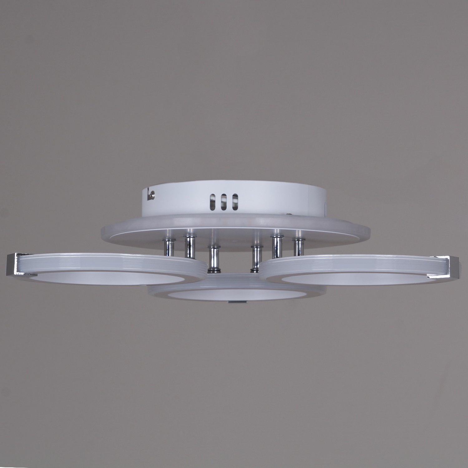 06319-3.3-03 WH+CR (RGB)-1