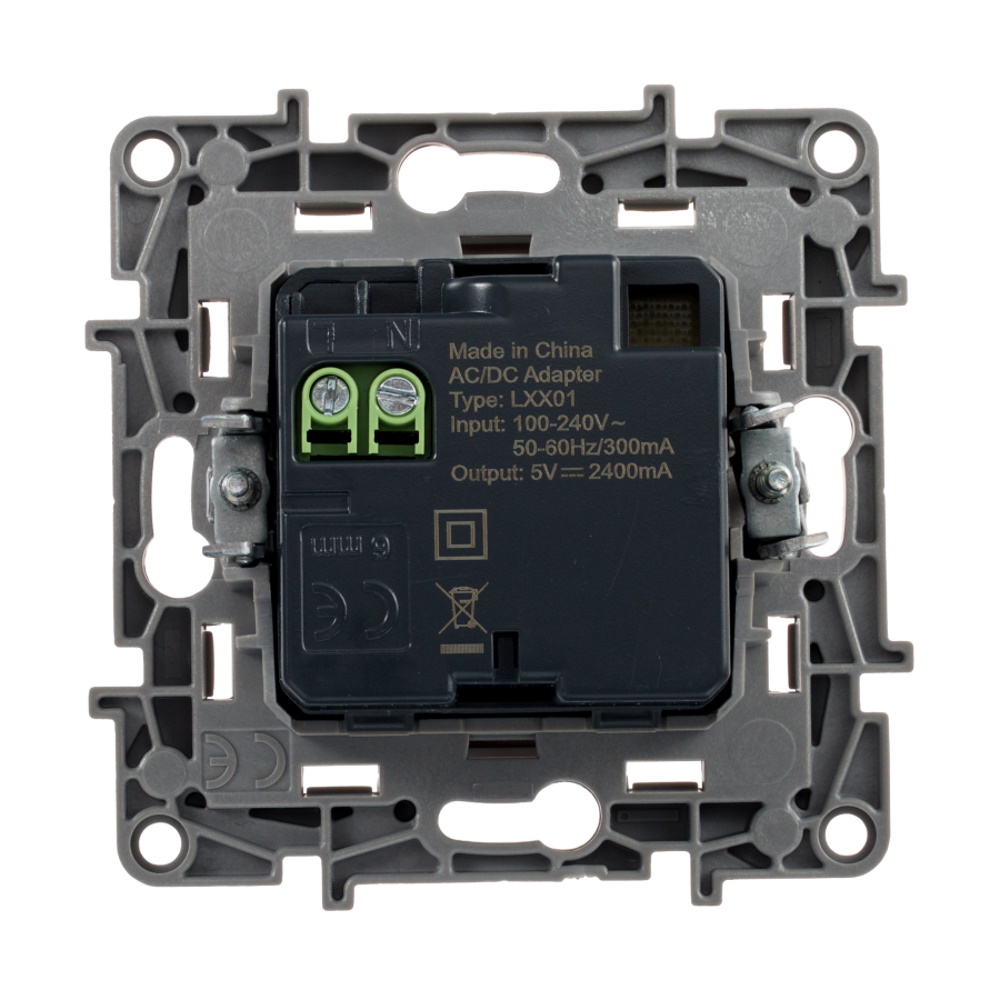 legrand etika зарядное устройство с двумя usb-разьемами 240в/5в 2400ма белый