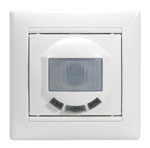 legrand valena ip44 розетка 1-я с заземлением с крышкой белая 774220к