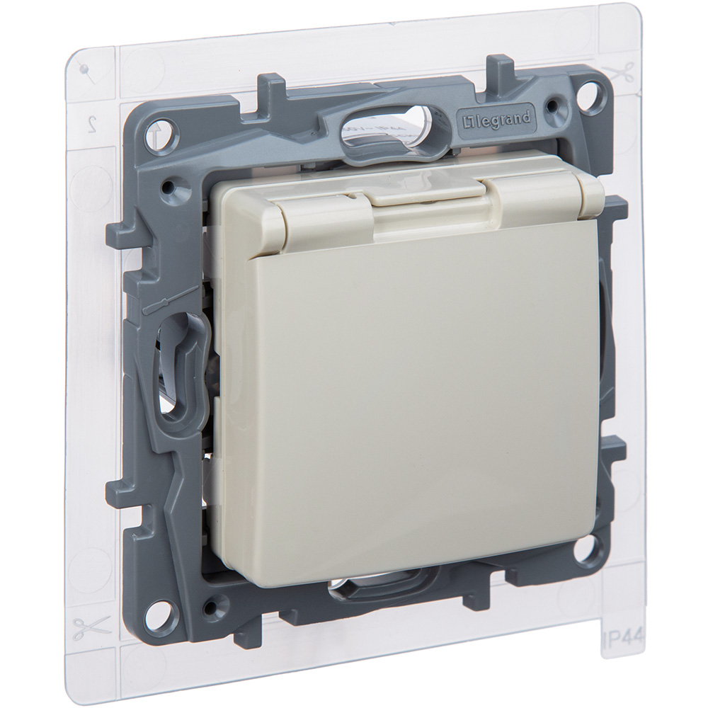 legrand etika розетка 1-я с заземлением с крышкой со шторками ip44 слоновая кость